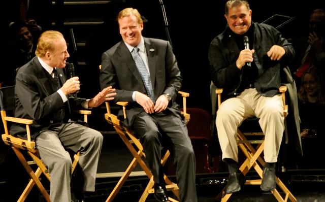 Celbrity Talkback with Frank Gifford, Roger Goodell and Dan Lauria (Photo: www.sulltography.com)